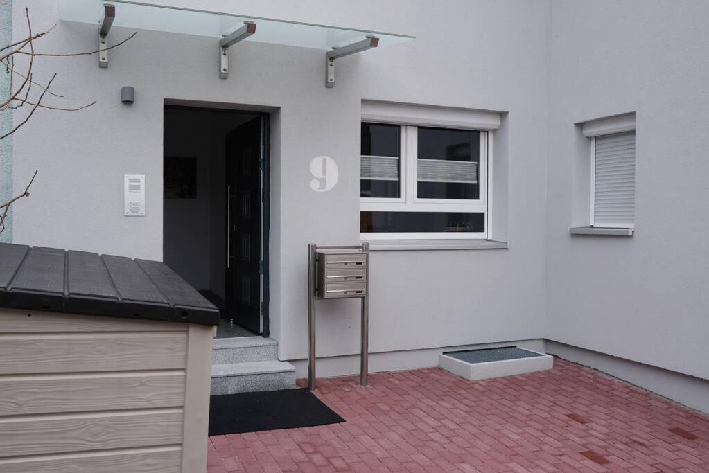 1 Zimmer Wohnung Dg Mit Klimaanlage Und Kleinen Balkon Oedheim Esterno foto