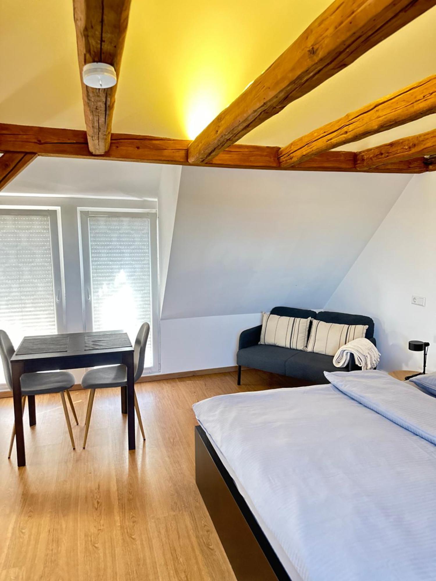 1 Zimmer Wohnung Dg Mit Klimaanlage Und Kleinen Balkon Oedheim Esterno foto